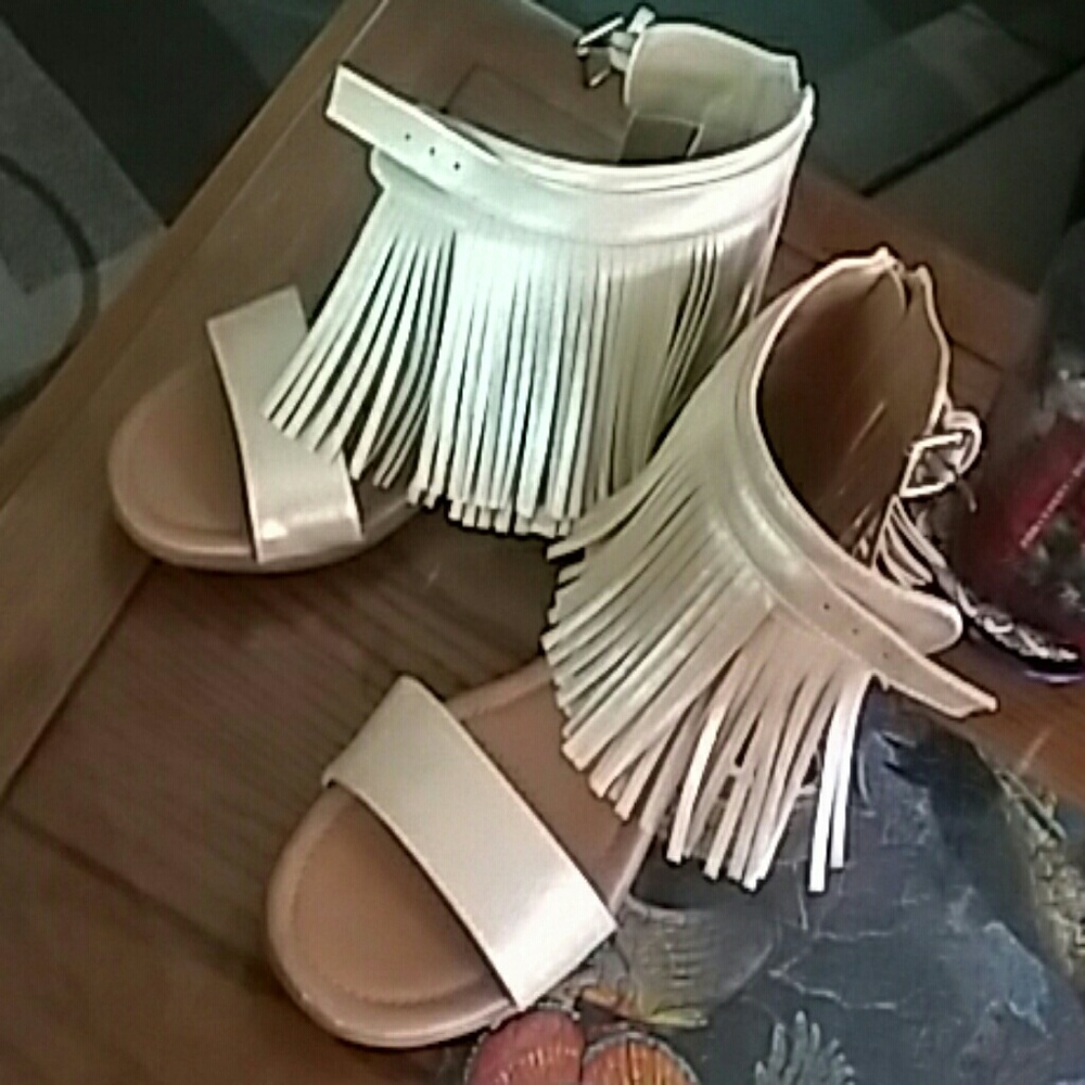 Comfortveiw Womens scandals fringes tan New